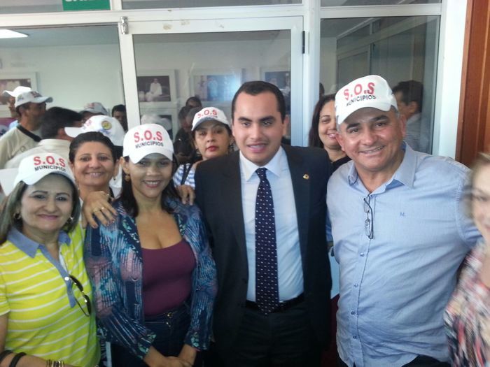 No Protesto dos Prefeitos em Teresina, Zé Resende comanda narração da caminhada. - Imagem 7