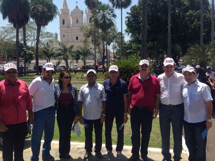 No Protesto dos Prefeitos em Teresina, Zé Resende comanda narração da caminhada. - Imagem 43