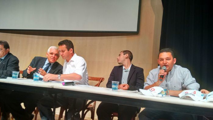 No Protesto dos Prefeitos em Teresina, Zé Resende comanda narração da caminhada. - Imagem 50