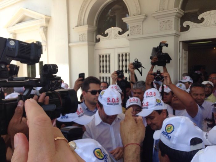 No Protesto dos Prefeitos em Teresina, Zé Resende comanda narração da caminhada. - Imagem 38