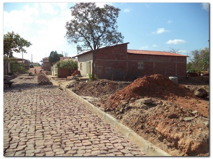 Prefeitura Municipal de Inhuma calça a Rua Rocha Furtado e melhora mobilidade urbana - Imagem 9