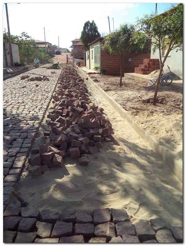 Prefeitura Municipal de Inhuma calça a Rua Rocha Furtado e melhora mobilidade urbana - Imagem 10