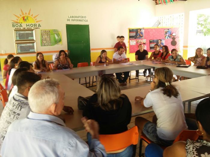 Prefeito Zé Resende e se reúne com equipe da Semec para discutir matriculas de novas turma da EJA. - Imagem 3