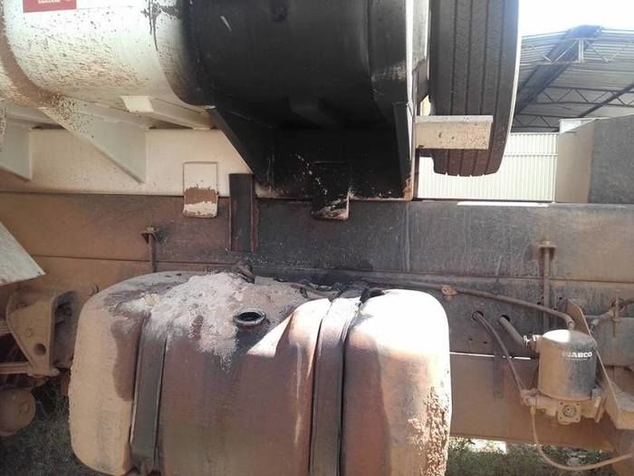 Caçamba da Prefeitura de N. S. dos Remédios é incendiada - Imagem 2