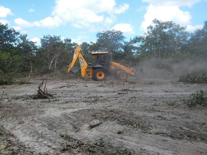 Prefeito Zé Resende acompanhado de Técnicos e assessores visitam local onde será  instalados a micro destilaria de álcool, açúcar mascável, cachaça, r - Imagem 2