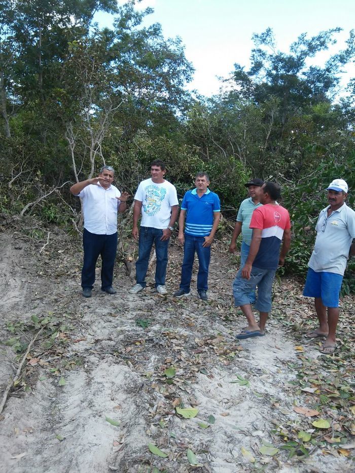 Prefeito Zé Resende acompanhado de Técnicos e assessores visitam local onde será  instalados a micro destilaria de álcool, açúcar mascável, cachaça, r - Imagem 5