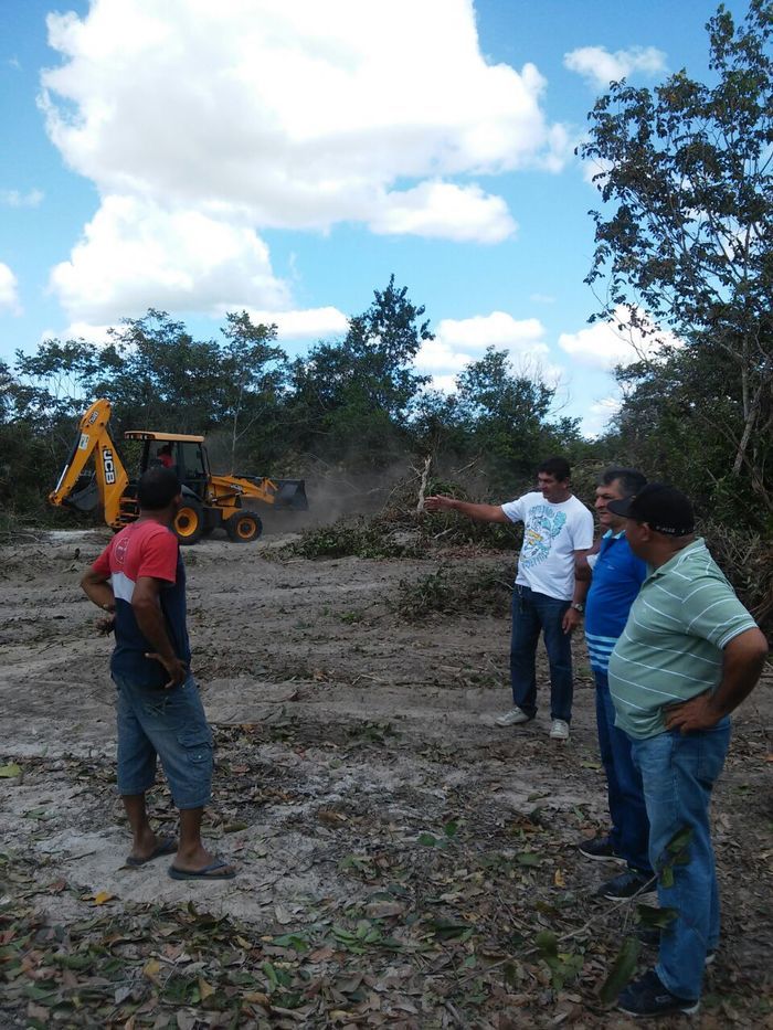 Prefeito Zé Resende acompanhado de Técnicos e assessores visitam local onde será  instalados a micro destilaria de álcool, açúcar mascável, cachaça, r - Imagem 3