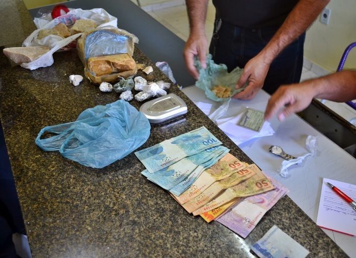 Mulher é presa pela PM com quase 2 Kg de crack em Parnaíba - Imagem 4