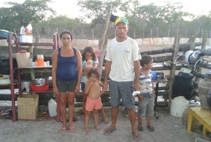Família mora dentro de um curral na região de Campo Maior  - Imagem 1