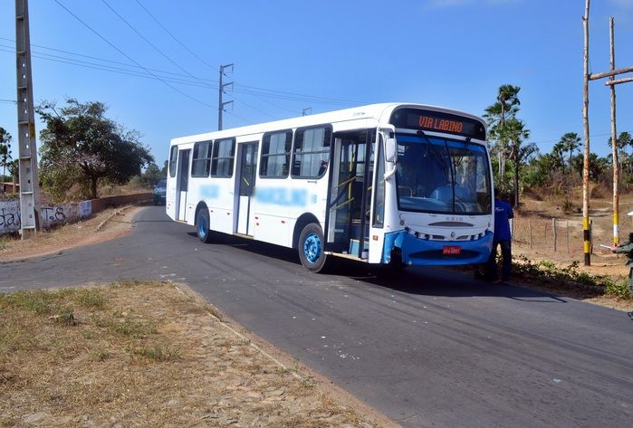 Ônibus com 40 pessoas colide em moto na PI-116 em Parnaíba - Imagem 1