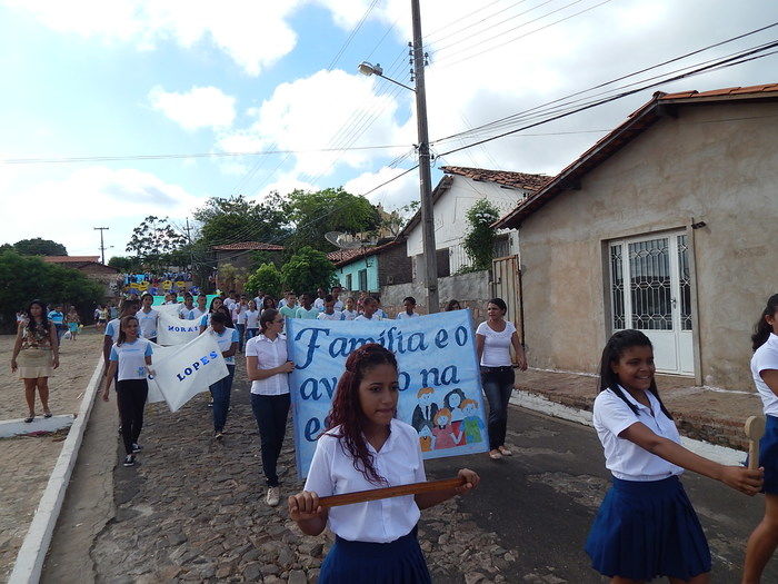 Veja mais fotos do Desfile de 7 de Setembro em Francinópolis - Imagem 72