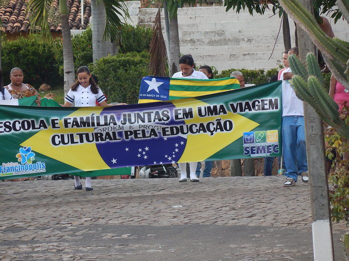 Veja mais fotos do Desfile de 7 de Setembro em Francinópolis - Imagem 2