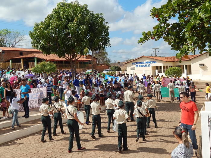 Veja mais fotos do Desfile de 7 de Setembro em Francinópolis - Imagem 183