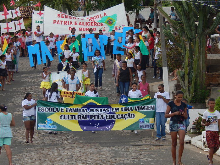 Veja mais fotos do Desfile de 7 de Setembro em Francinópolis - Imagem 4