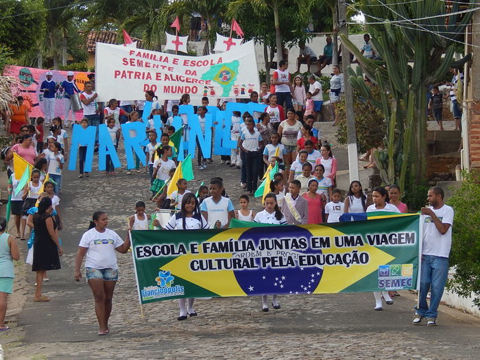 Veja mais fotos do Desfile de 7 de Setembro em Francinópolis - Imagem 5