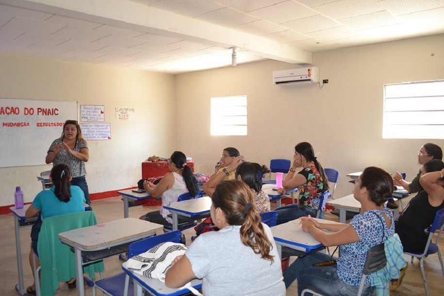 Professores Alfabetizadores participam de reunião do PNAIC em Alegrete