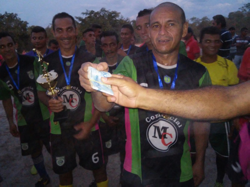 Final da Copa da Goiaba de futebol amador no povoado Lagoa Seca dos Hilários reuniu uma multidão 