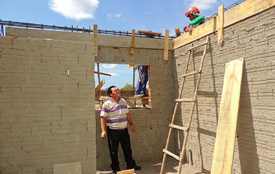 Vereador Chico Zaca visita andamento de obra na Zona Rural 