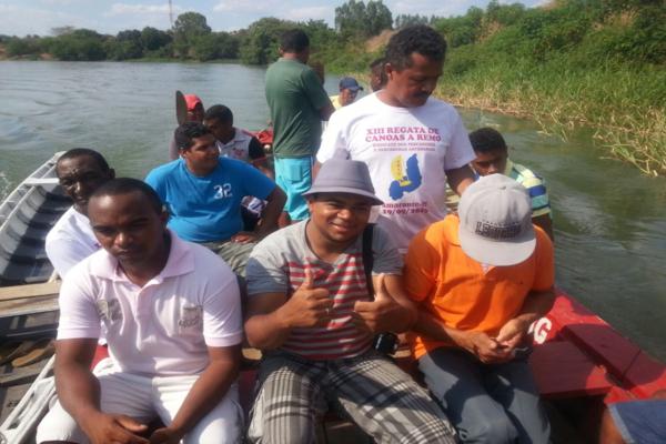 Sindicato dos pescadores realizou mais uma regata de canoas a remo - Imagem 7