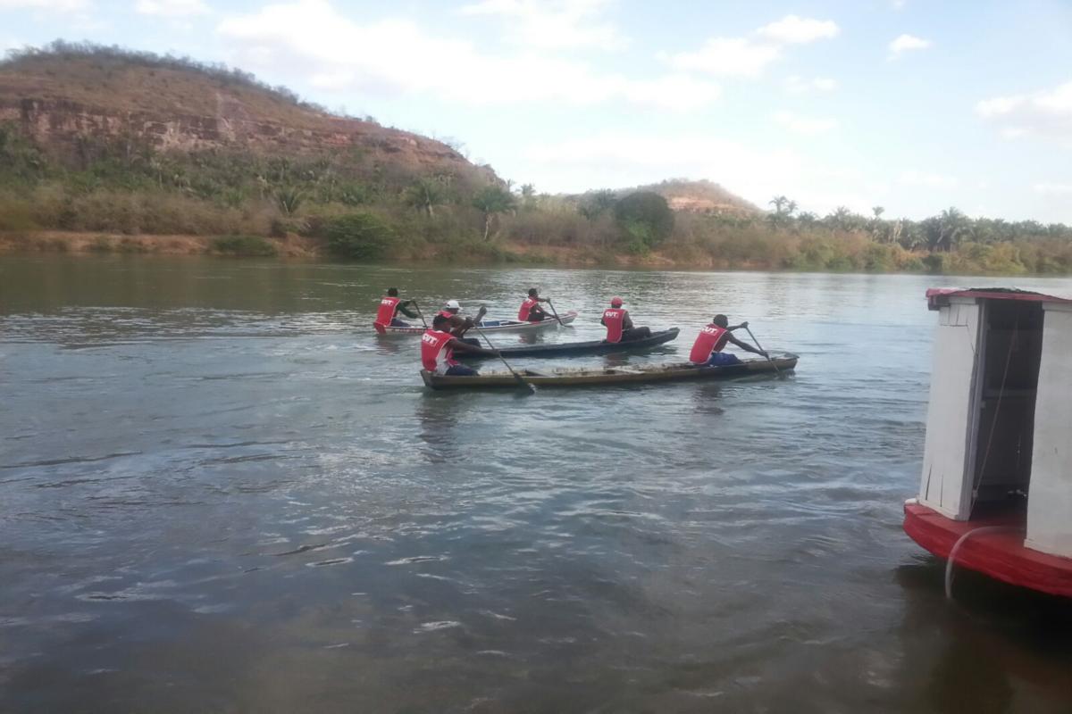 Sindicato dos pescadores realizou mais uma regata de canoas a remo