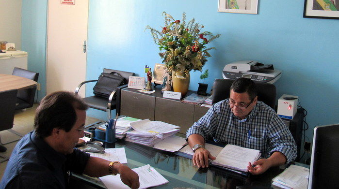 Prefeito vai à Agespisa e cobra construção de poço em Água Branca - Imagem 1