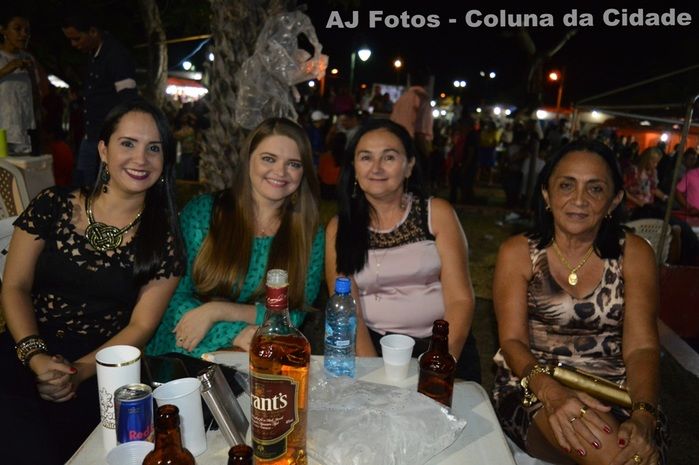 Praça fica super lotada na tradicional festa na ultima noite dos festejos - Imagem 27