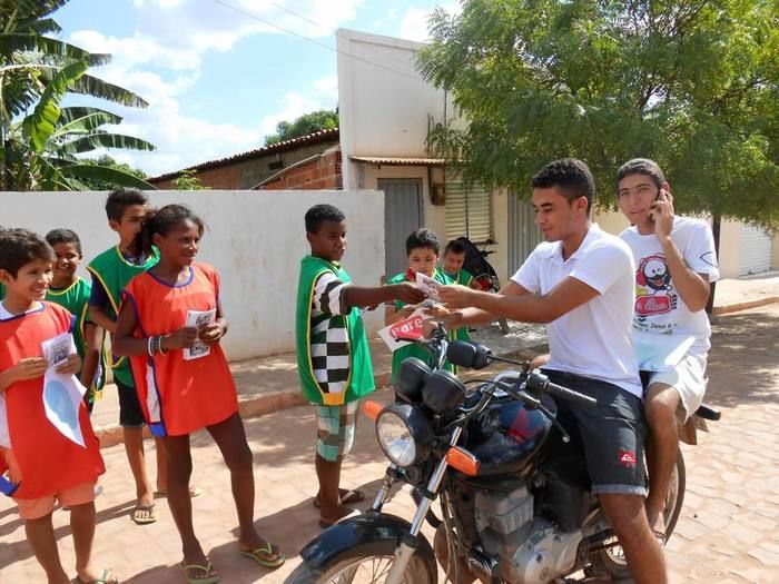 No Dia Nacional do Trânsito alunos realizam blitz educativa - Imagem 2