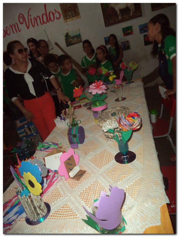 Escola Municipal Tia Neném Brito realiza V Feira de Ciências e Conhecimento - Imagem 48