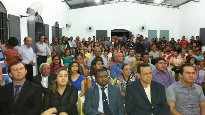 PREFEITO ZÉ RESENDE AO LADO DA PRIMEIRA DAMA EDNA RESENDE E O VICE-PREFEITO DOMIGUINHOS PRESTIGIAM INAUGURAÇÃO DO TEMPLO DA IGREJA O BRASIL PARA CRIST - Imagem 2