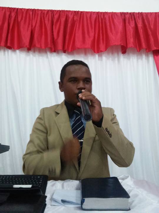 PREFEITO ZÉ RESENDE AO LADO DA PRIMEIRA DAMA EDNA RESENDE E O VICE-PREFEITO DOMIGUINHOS PRESTIGIAM INAUGURAÇÃO DO TEMPLO DA IGREJA O BRASIL PARA CRIST - Imagem 9