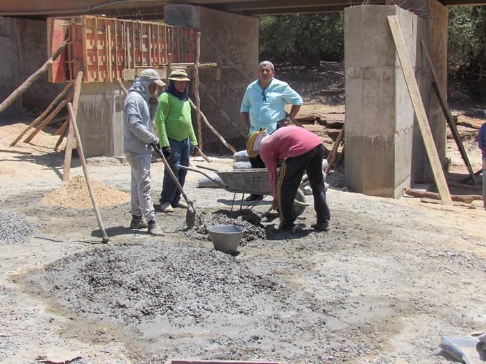 BOM EXEMPLO: MESMO COM PAÍS EM CRISE, PREFEITO ZÉ RESENDE TRANSFORMA BOA HORA EM CANTEIRO DE OBRAS - Imagem 11