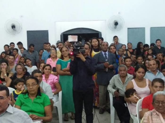 PREFEITO ZÉ RESENDE AO LADO DA PRIMEIRA DAMA EDNA RESENDE E O VICE-PREFEITO DOMIGUINHOS PRESTIGIAM INAUGURAÇÃO DO TEMPLO DA IGREJA O BRASIL PARA CRIST - Imagem 1