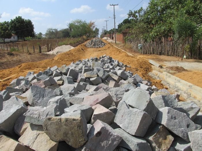 Prefeito Walter Alencar visita obras em fase final na rua Raimundo Ferreira Nunes - Imagem 8