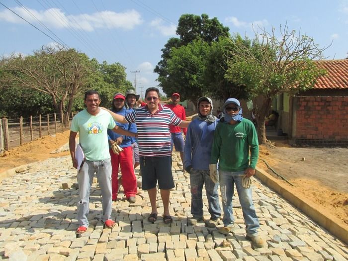 Prefeito Walter Alencar visita obras em fase final na rua Raimundo Ferreira Nunes - Imagem 3
