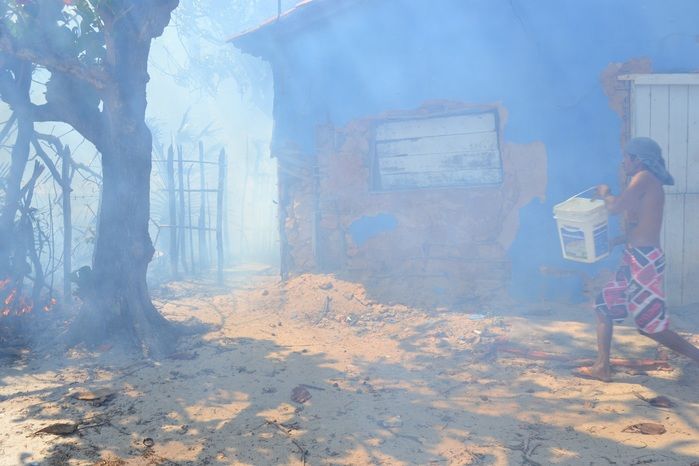 Incêndio em terreno abandonado atinge residência no litoral do Piauí - Imagem 3