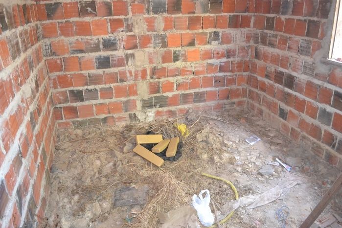 Local onde a os tabletes de maconha foram encontrados. (Foto: Kairo Amaral)