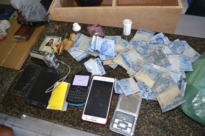 Celulares e balanças de precisão também foram aprendidas. (Foto: Kairo Amaral)