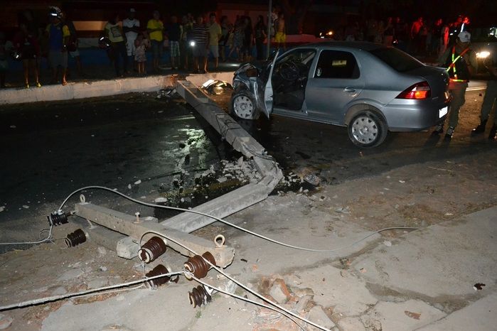 Motorista alcoolizado atropela ciclista e derruba poste em Parnaíba - Imagem 1