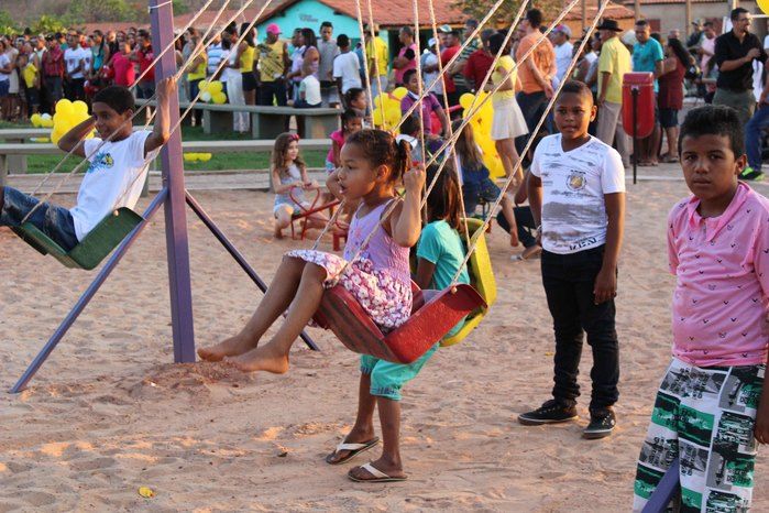 Praça “Ana Morais” é inaugurada no povoado Malhada Vermelha - Imagem 4