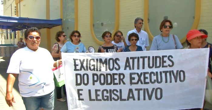 Familiares de idosa desenterrada em cemitério parnaibano realizam manifestação - Imagem 4