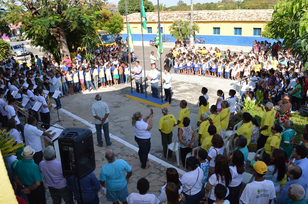 Hasteamento das bandeiras marca o início das comemorações dos 82 anos de Buriti dos Lopes