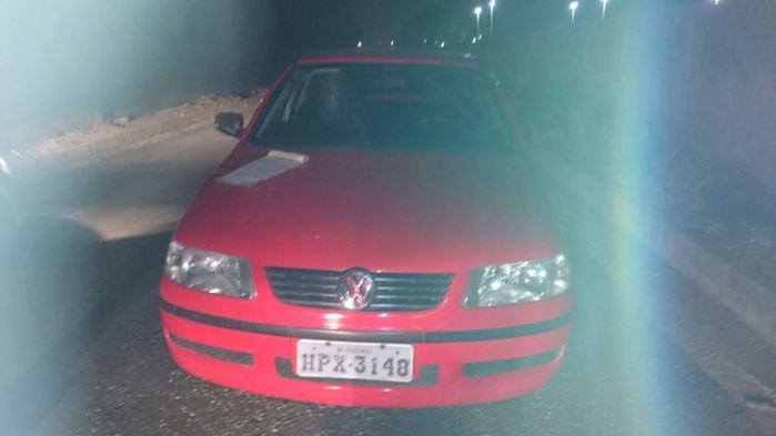 Carro tomado de assalto em Estaca-Zero é encontrado por PMs em Teresina - Imagem 1