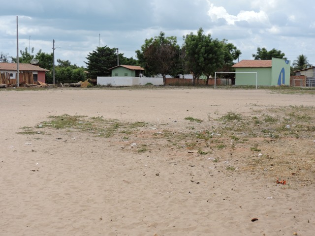 Após iluminação do estádio, prefeito ilumina campos de futebol em bairros - Imagem 1