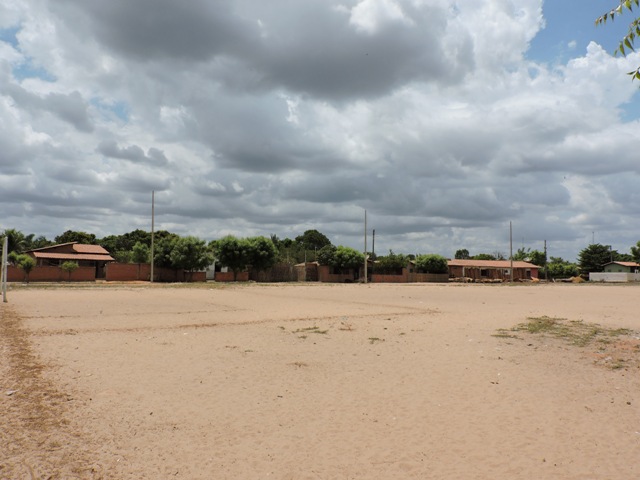 Após iluminação do estádio, prefeito ilumina campos de futebol em bairros - Imagem 2