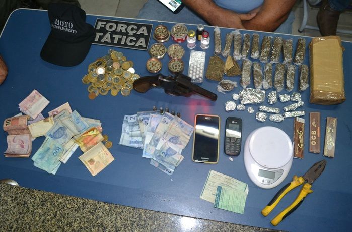 PM apreende quase 1 kg de maconha e prende quatro pessoas em Parnaíba - Imagem 2