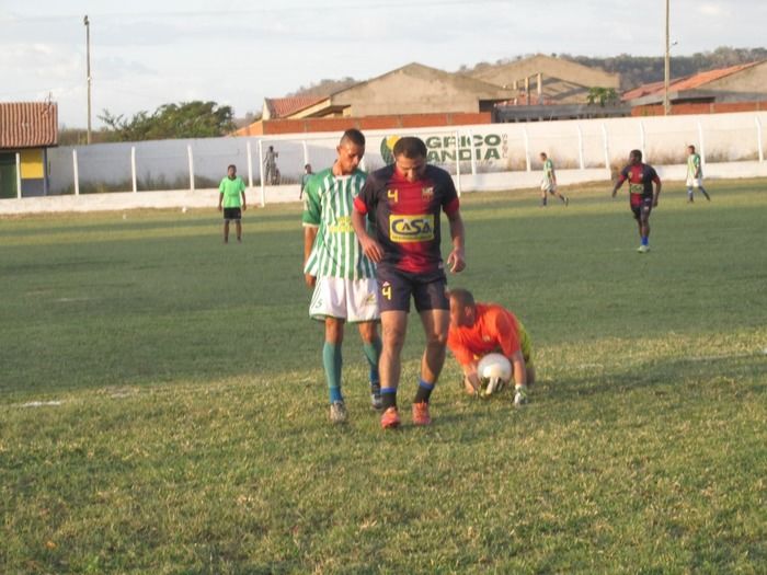 Em Amistoso o time do Coordenador de esporte Luiz vence o time da Casa das Mangueiras  - Imagem 36