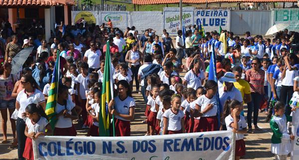 Prefeito e convidados participam do desfile de 7 de Setembro - Imagem 5