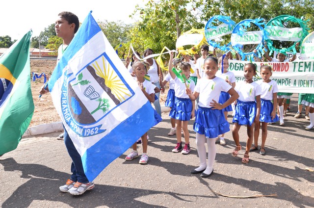 Depois de Muitos Anos Prefeitura Volta a Realizar Desfile Cívico Escolar - Imagem 194
