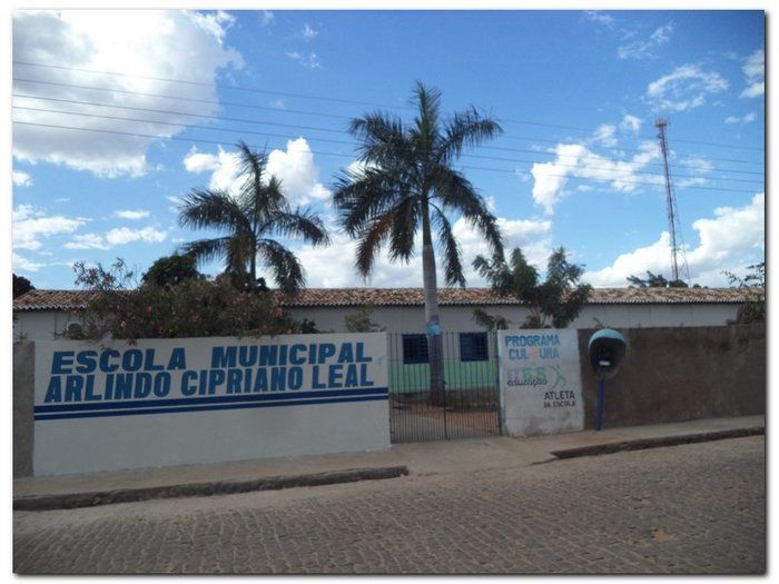 Dr. Moura faz reforma completa na Escola Arlindo Cipriano Leal - Imagem 1