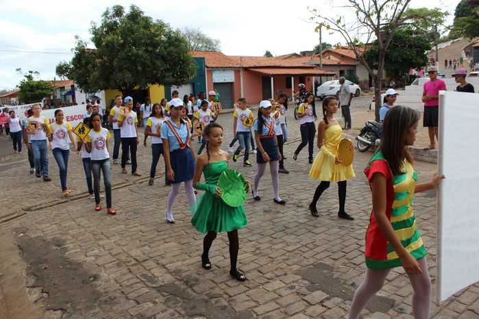 Desfile cívico de 7 de setembro reúne alunos e familiares e a comunidade em geral - Imagem 170